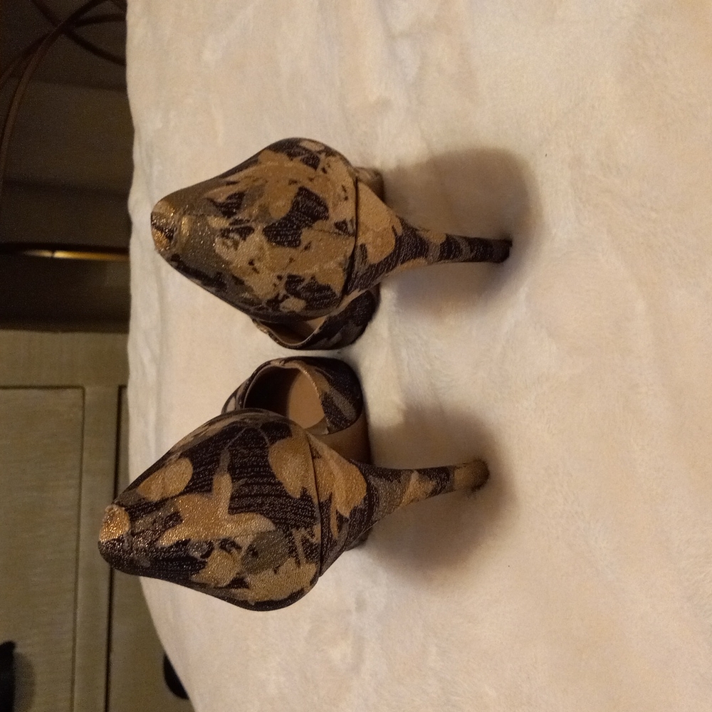 Shoes - Picture 2 of 4